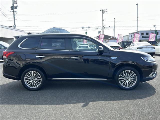 アウトランダーＰＨＥＶ Ｇ　禁煙車　スマートキー　プッシュスタート　ＥＴＣ　全方位カメラ　純正メモリナビ（ＤＴＶ／ＢＴ／ＤＶＤ／ラジオ）　パワーシート　シートヒーター　ステアリングヒーター　ブラインドスポットモニター　保証書（39枚目）