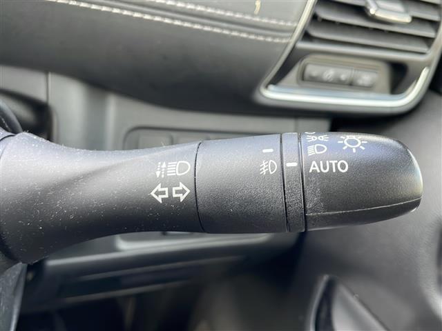 セレナ ハイウェイスター　ＶセレクションＩＩ　禁煙車　アルパインナビ　フリップダウン　全周囲カメラ　両側パワースライドドア　インテリジェントルームミラー　前席シートヒーター　プロパイロット　ツィータースピーカー　マフラーカッター　プッシュスタート（12枚目）