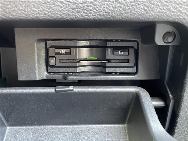 セレナ ハイウェイスター　ＶセレクションＩＩ　禁煙車　アルパインナビ　フリップダウン　全周囲カメラ　両側パワースライドドア　インテリジェントルームミラー　前席シートヒーター　プロパイロット　ツィータースピーカー　マフラーカッター　プッシュスタート（16枚目）