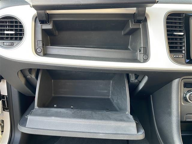 【グローブボックス】よく取り出す物は助手席前のコチラヘ♪収納も十分です♪