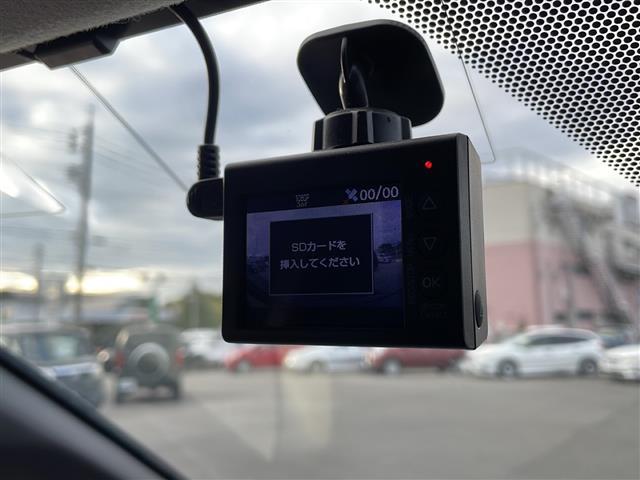 ヴォクシー ＺＳ　煌　純正メモリナビ　Ｂｌｕｅｔｏｏｔｈ　フルセグＴＶ　バックカメラ　両側パワースライドドア　純正フリップダウンモニター　スマートキー　プッシュスタート　前方ドライブレコーダー　コーナーセンサー　ＥＴＣ（3枚目）