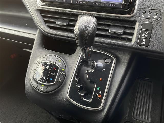 ヴォクシー ＺＳ　煌　純正メモリナビ　Ｂｌｕｅｔｏｏｔｈ　フルセグＴＶ　バックカメラ　両側パワースライドドア　純正フリップダウンモニター　スマートキー　プッシュスタート　前方ドライブレコーダー　コーナーセンサー　ＥＴＣ（10枚目）