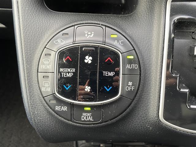 ヴォクシー ＺＳ　煌　純正メモリナビ　Ｂｌｕｅｔｏｏｔｈ　フルセグＴＶ　バックカメラ　両側パワースライドドア　純正フリップダウンモニター　スマートキー　プッシュスタート　前方ドライブレコーダー　コーナーセンサー　ＥＴＣ（11枚目）