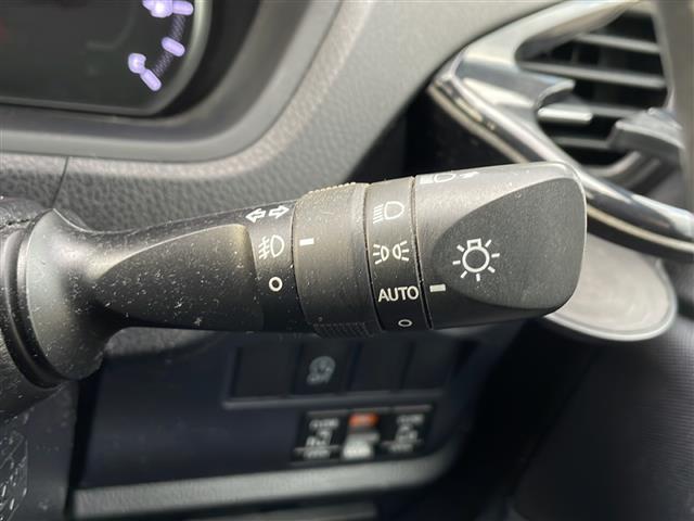 ヴォクシー ＺＳ　煌　純正メモリナビ　Ｂｌｕｅｔｏｏｔｈ　フルセグＴＶ　バックカメラ　両側パワースライドドア　純正フリップダウンモニター　スマートキー　プッシュスタート　前方ドライブレコーダー　コーナーセンサー　ＥＴＣ（14枚目）