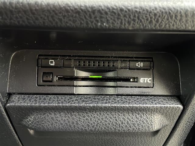 ヴォクシー ＺＳ　煌　純正メモリナビ　Ｂｌｕｅｔｏｏｔｈ　フルセグＴＶ　バックカメラ　両側パワースライドドア　純正フリップダウンモニター　スマートキー　プッシュスタート　前方ドライブレコーダー　コーナーセンサー　ＥＴＣ（17枚目）