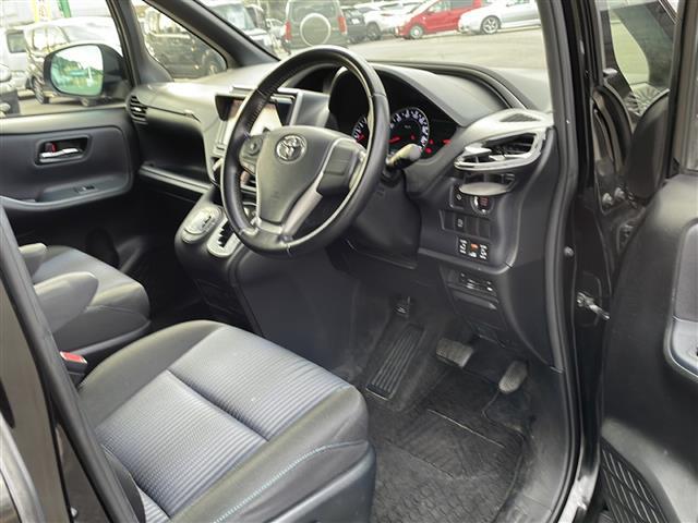 ヴォクシー ＺＳ　煌　純正メモリナビ　Ｂｌｕｅｔｏｏｔｈ　フルセグＴＶ　バックカメラ　両側パワースライドドア　純正フリップダウンモニター　スマートキー　プッシュスタート　前方ドライブレコーダー　コーナーセンサー　ＥＴＣ（22枚目）