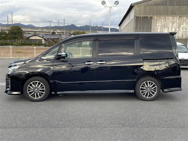 ヴォクシー ＺＳ　煌　純正メモリナビ　Ｂｌｕｅｔｏｏｔｈ　フルセグＴＶ　バックカメラ　両側パワースライドドア　純正フリップダウンモニター　スマートキー　プッシュスタート　前方ドライブレコーダー　コーナーセンサー　ＥＴＣ（33枚目）