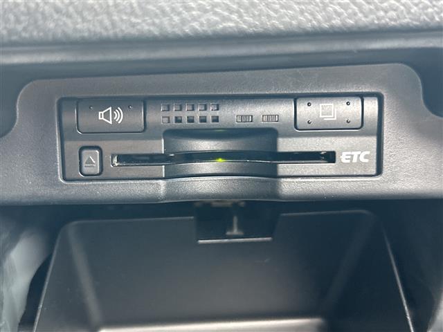 ヴォクシー ZS 煌 ワンオーナー 禁煙車 モデリスタエアロ スマートキー プッシュスタート フリップダウンモニター ETC 両側パワースライドドア 純正メモリナビ(TV/BT/DVD/ラジオ) バックカメラ 保証書(3枚目)