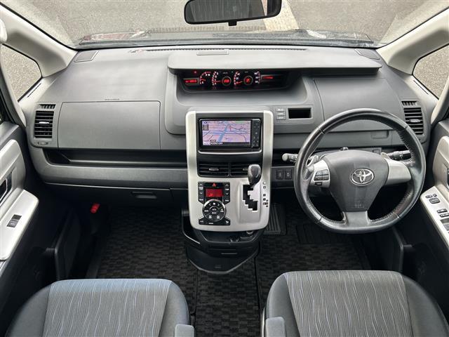 ヴォクシー ZS 煌 ワンオーナー 禁煙車 モデリスタエアロ スマートキー プッシュスタート フリップダウンモニター ETC 両側パワースライドドア 純正メモリナビ(TV/BT/DVD/ラジオ) バックカメラ 保証書(6枚目)