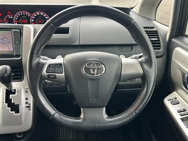 ヴォクシー ZS 煌 ワンオーナー 禁煙車 モデリスタエアロ スマートキー プッシュスタート フリップダウンモニター ETC 両側パワースライドドア 純正メモリナビ(TV/BT/DVD/ラジオ) バックカメラ 保証書(7枚目)