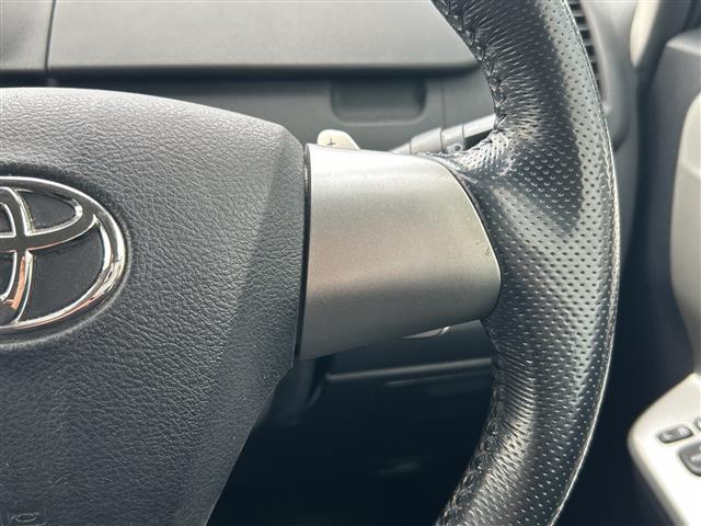 ヴォクシー ZS 煌 ワンオーナー 禁煙車 モデリスタエアロ スマートキー プッシュスタート フリップダウンモニター ETC 両側パワースライドドア 純正メモリナビ(TV/BT/DVD/ラジオ) バックカメラ 保証書(9枚目)