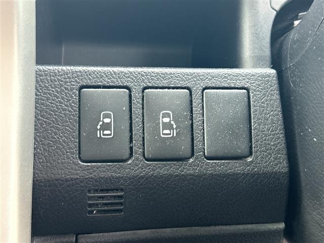 ヴォクシー ZS 煌 ワンオーナー 禁煙車 モデリスタエアロ スマートキー プッシュスタート フリップダウンモニター ETC 両側パワースライドドア 純正メモリナビ(TV/BT/DVD/ラジオ) バックカメラ 保証書(13枚目)