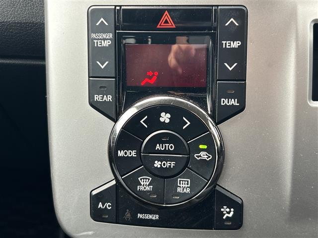 ヴォクシー ZS 煌 ワンオーナー 禁煙車 モデリスタエアロ スマートキー プッシュスタート フリップダウンモニター ETC 両側パワースライドドア 純正メモリナビ(TV/BT/DVD/ラジオ) バックカメラ 保証書(15枚目)