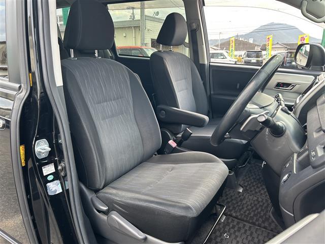 ヴォクシー ZS 煌 ワンオーナー 禁煙車 モデリスタエアロ スマートキー プッシュスタート フリップダウンモニター ETC 両側パワースライドドア 純正メモリナビ(TV/BT/DVD/ラジオ) バックカメラ 保証書(18枚目)