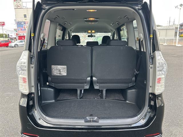 ヴォクシー ZS 煌 ワンオーナー 禁煙車 モデリスタエアロ スマートキー プッシュスタート フリップダウンモニター ETC 両側パワースライドドア 純正メモリナビ(TV/BT/DVD/ラジオ) バックカメラ 保証書(23枚目)