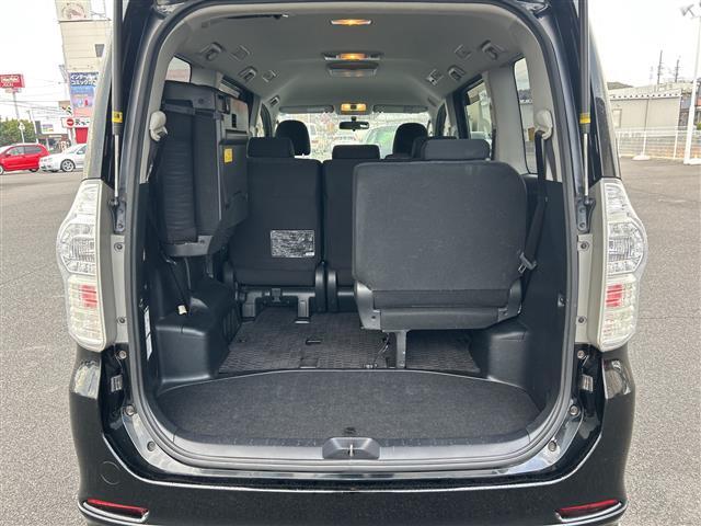 ヴォクシー ZS 煌 ワンオーナー 禁煙車 モデリスタエアロ スマートキー プッシュスタート フリップダウンモニター ETC 両側パワースライドドア 純正メモリナビ(TV/BT/DVD/ラジオ) バックカメラ 保証書(24枚目)