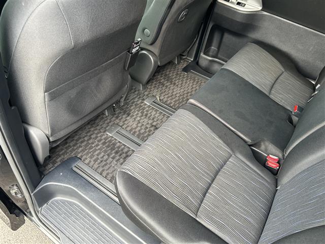 ヴォクシー ZS 煌 ワンオーナー 禁煙車 モデリスタエアロ スマートキー プッシュスタート フリップダウンモニター ETC 両側パワースライドドア 純正メモリナビ(TV/BT/DVD/ラジオ) バックカメラ 保証書(27枚目)