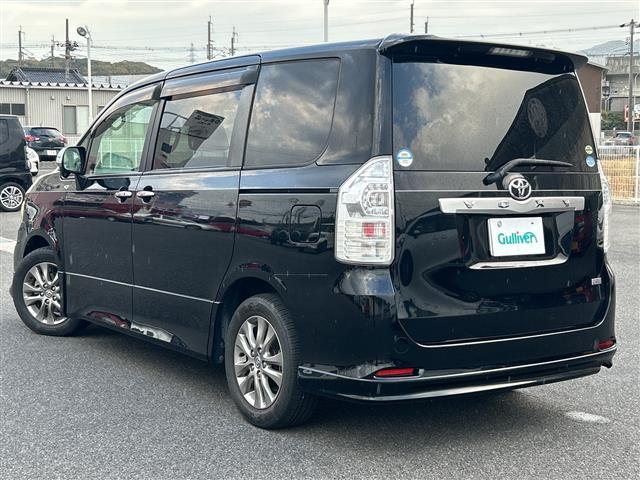 ヴォクシー ZS 煌 ワンオーナー 禁煙車 モデリスタエアロ スマートキー プッシュスタート フリップダウンモニター ETC 両側パワースライドドア 純正メモリナビ(TV/BT/DVD/ラジオ) バックカメラ 保証書(34枚目)