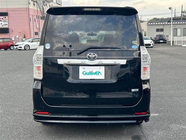 ヴォクシー ZS 煌 ワンオーナー 禁煙車 モデリスタエアロ スマートキー プッシュスタート フリップダウンモニター ETC 両側パワースライドドア 純正メモリナビ(TV/BT/DVD/ラジオ) バックカメラ 保証書(35枚目)