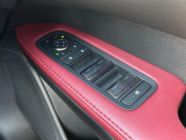 ＲＸ ＲＸ３５０　Ｆスポーツ　禁煙車　ワンオーナー　スマートキー　プッシュスタート　パノラマルーフ　純正ＨＤＤナビ（ＤＴＶ／ＢＴ／ＵＳＢ／ラジオ）　全方位カメラ　純正アルミホイール　純正フロアマット　レクサスチームメイト　保証書（17枚目）