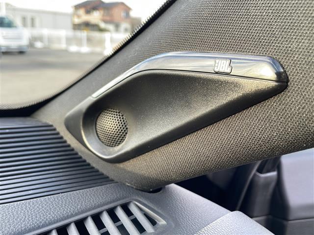 ハリアーハイブリッド Z 禁煙車 JBLサウンドシステム 純正ナビ 全周囲カメラ デジタルインナーミラー ヘッドアップディスプレイ ハーフレザーシート パワーバックドア レーダークルーズコントロール 純正19インチAW ETC(16枚目)