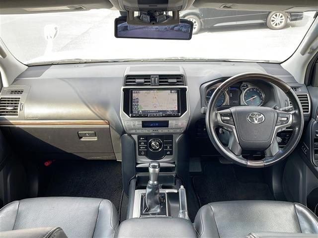 ランドクルーザープラド TZ-G 禁煙車 純正アルミ付きサマータイヤ4本車載 アルパインナビ Bluetooth フルセグTV バックカメラ 黒レザーシート クルーズコントロール フリップダウンモニター 社外デジタルインナーミラー(5枚目)