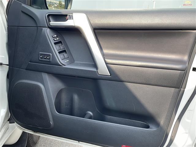 ランドクルーザープラド TZ-G 禁煙車 純正アルミ付きサマータイヤ4本車載 アルパインナビ Bluetooth フルセグTV バックカメラ 黒レザーシート クルーズコントロール フリップダウンモニター 社外デジタルインナーミラー(18枚目)