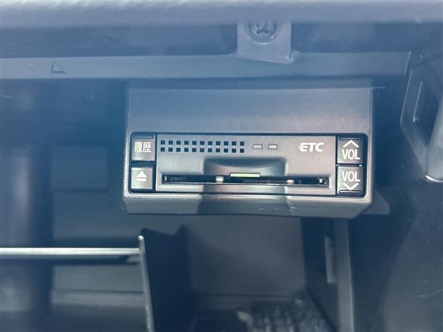 ＣＴ ＣＴ２００ｈ　バージョンＬ　禁煙車　黒レザーシート　前席シートヒーター　ワンオーナー車　純正ナビ　フルセグＴＶ　バックカメラ　スマートキー　プッシュスタート　ＬＥＤヘッドライト　ＥＴＣ　純正１７インチアルミホイール　クルコン（2枚目）