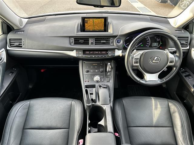 ＣＴ ＣＴ２００ｈ　バージョンＬ　禁煙車　黒レザーシート　前席シートヒーター　ワンオーナー車　純正ナビ　フルセグＴＶ　バックカメラ　スマートキー　プッシュスタート　ＬＥＤヘッドライト　ＥＴＣ　純正１７インチアルミホイール　クルコン（5枚目）