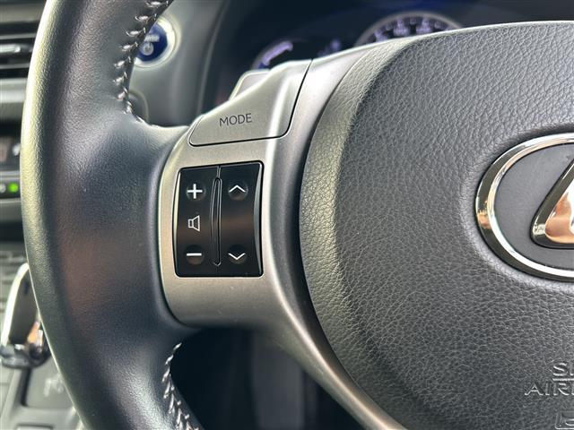 ＣＴ ＣＴ２００ｈ　バージョンＬ　禁煙車　黒レザーシート　前席シートヒーター　ワンオーナー車　純正ナビ　フルセグＴＶ　バックカメラ　スマートキー　プッシュスタート　ＬＥＤヘッドライト　ＥＴＣ　純正１７インチアルミホイール　クルコン（7枚目）