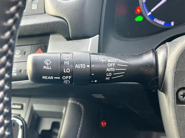 ＣＴ ＣＴ２００ｈ　バージョンＬ　禁煙車　黒レザーシート　前席シートヒーター　ワンオーナー車　純正ナビ　フルセグＴＶ　バックカメラ　スマートキー　プッシュスタート　ＬＥＤヘッドライト　ＥＴＣ　純正１７インチアルミホイール　クルコン（9枚目）