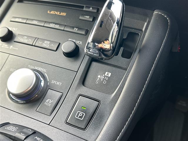 ＣＴ ＣＴ２００ｈ　バージョンＬ　禁煙車　黒レザーシート　前席シートヒーター　ワンオーナー車　純正ナビ　フルセグＴＶ　バックカメラ　スマートキー　プッシュスタート　ＬＥＤヘッドライト　ＥＴＣ　純正１７インチアルミホイール　クルコン（15枚目）