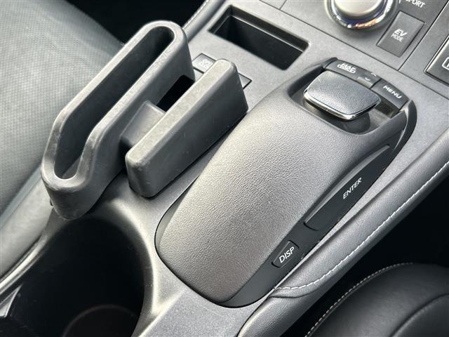 ＣＴ ＣＴ２００ｈ　バージョンＬ　禁煙車　黒レザーシート　前席シートヒーター　ワンオーナー車　純正ナビ　フルセグＴＶ　バックカメラ　スマートキー　プッシュスタート　ＬＥＤヘッドライト　ＥＴＣ　純正１７インチアルミホイール　クルコン（16枚目）