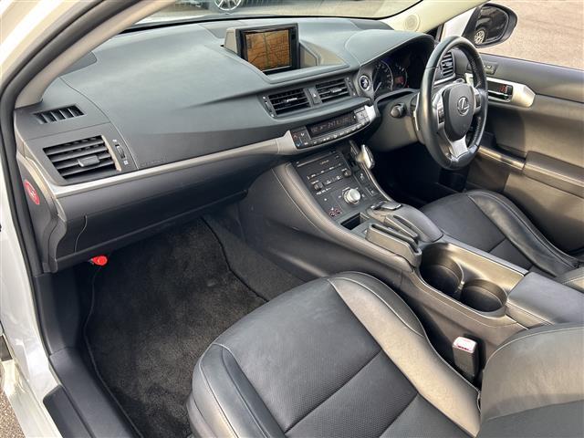 ＣＴ ＣＴ２００ｈ　バージョンＬ　禁煙車　黒レザーシート　前席シートヒーター　ワンオーナー車　純正ナビ　フルセグＴＶ　バックカメラ　スマートキー　プッシュスタート　ＬＥＤヘッドライト　ＥＴＣ　純正１７インチアルミホイール　クルコン（29枚目）