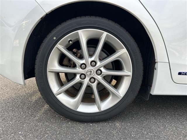 ＣＴ ＣＴ２００ｈ　バージョンＬ　禁煙車　黒レザーシート　前席シートヒーター　ワンオーナー車　純正ナビ　フルセグＴＶ　バックカメラ　スマートキー　プッシュスタート　ＬＥＤヘッドライト　ＥＴＣ　純正１７インチアルミホイール　クルコン（41枚目）