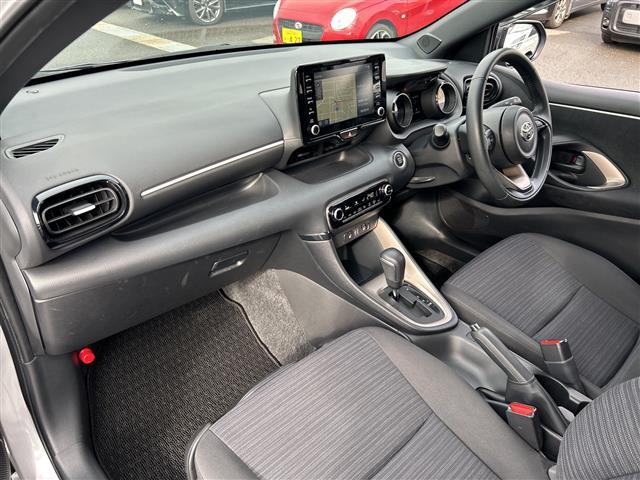 ヤリス Ｚ　ワンオーナー　前後ドライブレコーダー　スマートキー　プッシュスタート　ＥＴＣ　純正ＨＤＤナビ（ＢＴ／ＵＳＢ／ラジオ／Ｍｉｒａｃａｓｔ）　全方位カメラ　シートヒーター＆ステアリングヒーター　保証書（29枚目）