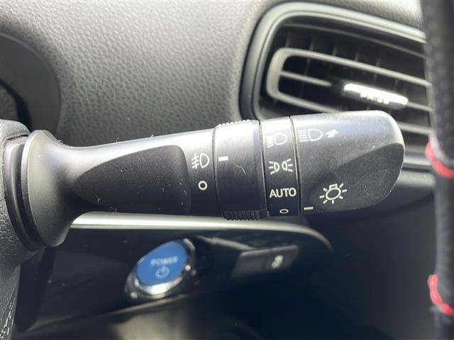 プリウス Ｓ　スマートキー　プッシュスタート　ＥＴＣ　純正メモリナビ（ＤＴＶ／ＢＴ／ＤＶＤ／ラジオ）　バックカメラ　スペアキー　オートライト　オートエアコン　純正フロアマット　社外アルミホイール　保証書　取扱説明書（14枚目）