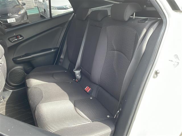 プリウス Ｓ　スマートキー　プッシュスタート　ＥＴＣ　純正メモリナビ（ＤＴＶ／ＢＴ／ＤＶＤ／ラジオ）　バックカメラ　スペアキー　オートライト　オートエアコン　純正フロアマット　社外アルミホイール　保証書　取扱説明書（28枚目）