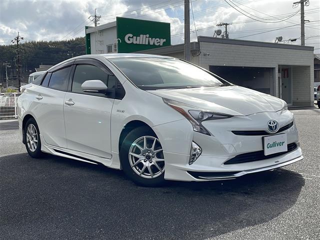 プリウス Ｓ　スマートキー　プッシュスタート　ＥＴＣ　純正メモリナビ（ＤＴＶ／ＢＴ／ＤＶＤ／ラジオ）　バックカメラ　スペアキー　オートライト　オートエアコン　純正フロアマット　社外アルミホイール　保証書　取扱説明書（30枚目）