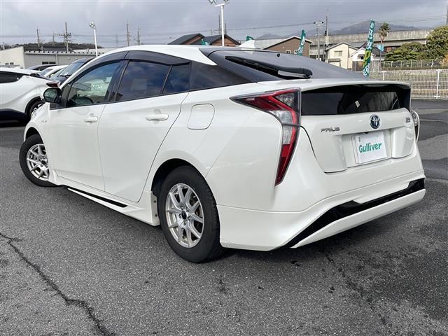 プリウス Ｓ　スマートキー　プッシュスタート　ＥＴＣ　純正メモリナビ（ＤＴＶ／ＢＴ／ＤＶＤ／ラジオ）　バックカメラ　スペアキー　オートライト　オートエアコン　純正フロアマット　社外アルミホイール　保証書　取扱説明書（34枚目）