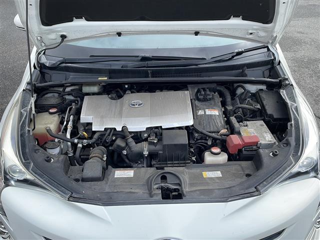 プリウス Ｓ　スマートキー　プッシュスタート　ＥＴＣ　純正メモリナビ（ＤＴＶ／ＢＴ／ＤＶＤ／ラジオ）　バックカメラ　スペアキー　オートライト　オートエアコン　純正フロアマット　社外アルミホイール　保証書　取扱説明書（42枚目）