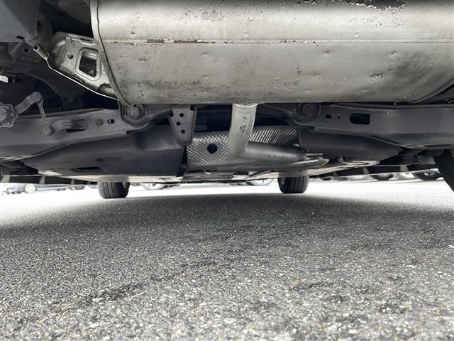 プリウス Ｓ　スマートキー　プッシュスタート　ＥＴＣ　純正メモリナビ（ＤＴＶ／ＢＴ／ＤＶＤ／ラジオ）　バックカメラ　スペアキー　オートライト　オートエアコン　純正フロアマット　社外アルミホイール　保証書　取扱説明書（43枚目）