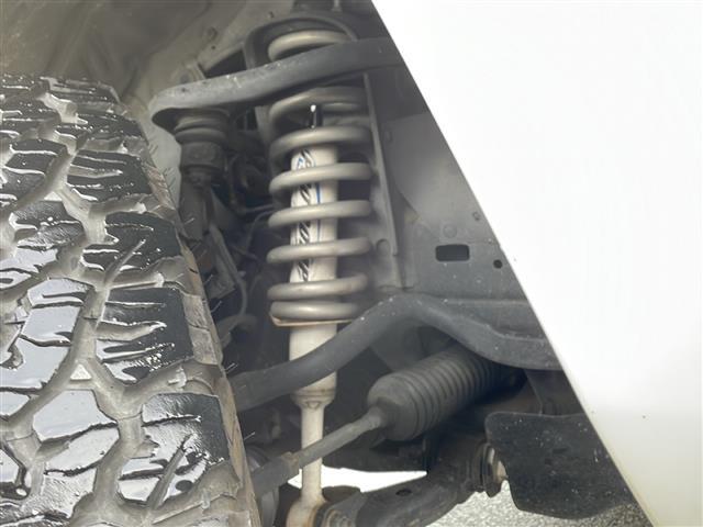 ハイラックスサーフ ＳＳＲ－Ｘ　禁煙車　リモコンキー　前後ドライブレコーダー　社外ディスプレイオーディオ（ＢＴ／ＤＶＤ／ＵＳＢ／ラジオ）　社外シートカバー　オートエアコン　オートライト　ＴＲＤアルミホイール　純正フロアマット（3枚目）