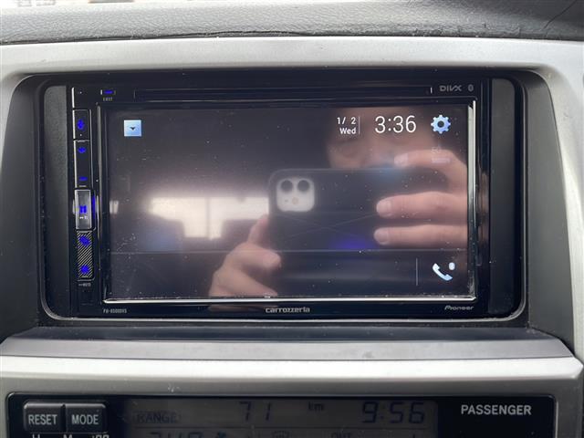 ハイラックスサーフ ＳＳＲ－Ｘ　禁煙車　リモコンキー　前後ドライブレコーダー　社外ディスプレイオーディオ（ＢＴ／ＤＶＤ／ＵＳＢ／ラジオ）　社外シートカバー　オートエアコン　オートライト　ＴＲＤアルミホイール　純正フロアマット（7枚目）