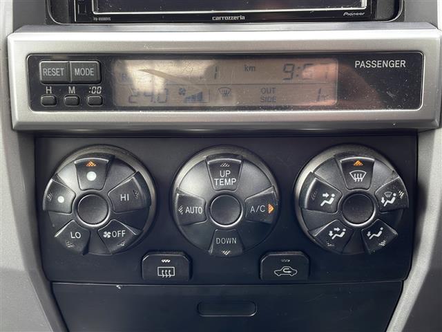 ハイラックスサーフ ＳＳＲ－Ｘ　禁煙車　リモコンキー　前後ドライブレコーダー　社外ディスプレイオーディオ（ＢＴ／ＤＶＤ／ＵＳＢ／ラジオ）　社外シートカバー　オートエアコン　オートライト　ＴＲＤアルミホイール　純正フロアマット（8枚目）