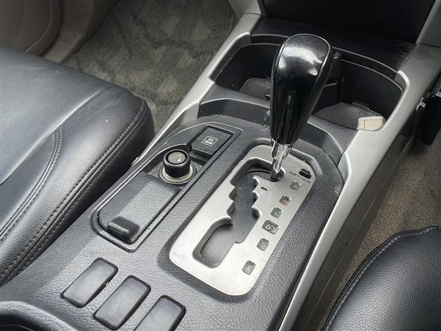 ハイラックスサーフ ＳＳＲ－Ｘ　禁煙車　リモコンキー　前後ドライブレコーダー　社外ディスプレイオーディオ（ＢＴ／ＤＶＤ／ＵＳＢ／ラジオ）　社外シートカバー　オートエアコン　オートライト　ＴＲＤアルミホイール　純正フロアマット（9枚目）