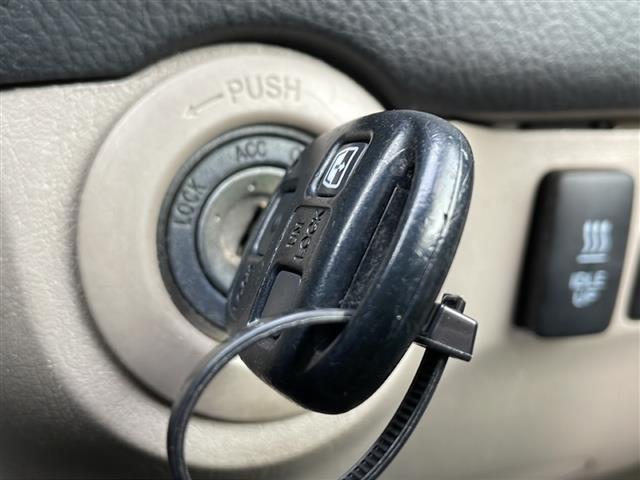 ハイラックスサーフ ＳＳＲ－Ｘ　禁煙車　リモコンキー　前後ドライブレコーダー　社外ディスプレイオーディオ（ＢＴ／ＤＶＤ／ＵＳＢ／ラジオ）　社外シートカバー　オートエアコン　オートライト　ＴＲＤアルミホイール　純正フロアマット（12枚目）