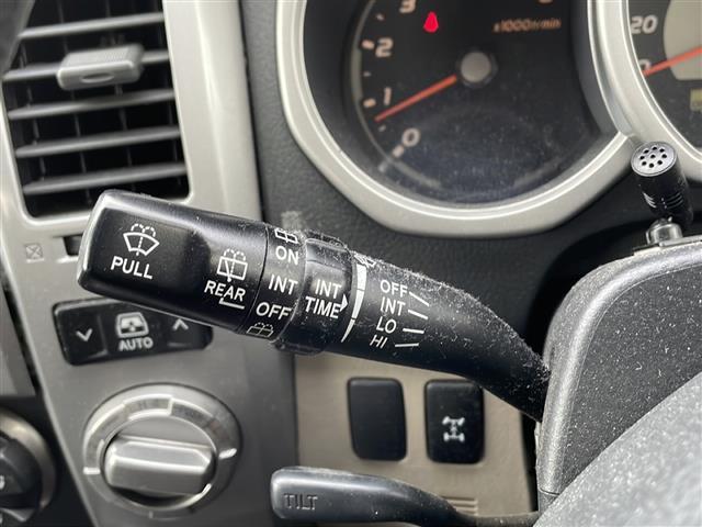 ハイラックスサーフ ＳＳＲ－Ｘ　禁煙車　リモコンキー　前後ドライブレコーダー　社外ディスプレイオーディオ（ＢＴ／ＤＶＤ／ＵＳＢ／ラジオ）　社外シートカバー　オートエアコン　オートライト　ＴＲＤアルミホイール　純正フロアマット（13枚目）