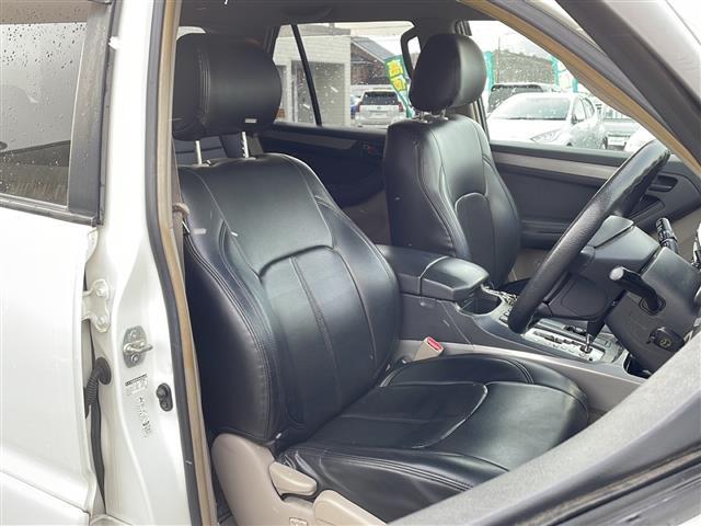 ハイラックスサーフ ＳＳＲ－Ｘ　禁煙車　リモコンキー　前後ドライブレコーダー　社外ディスプレイオーディオ（ＢＴ／ＤＶＤ／ＵＳＢ／ラジオ）　社外シートカバー　オートエアコン　オートライト　ＴＲＤアルミホイール　純正フロアマット（21枚目）