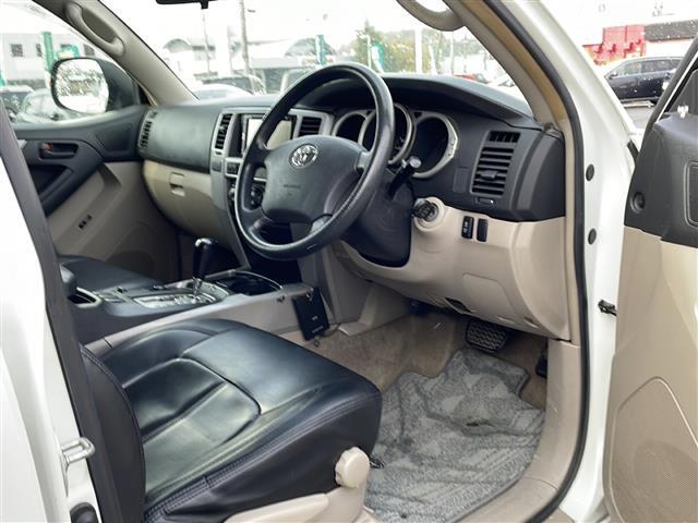 ハイラックスサーフ ＳＳＲ－Ｘ　禁煙車　リモコンキー　前後ドライブレコーダー　社外ディスプレイオーディオ（ＢＴ／ＤＶＤ／ＵＳＢ／ラジオ）　社外シートカバー　オートエアコン　オートライト　ＴＲＤアルミホイール　純正フロアマット（22枚目）